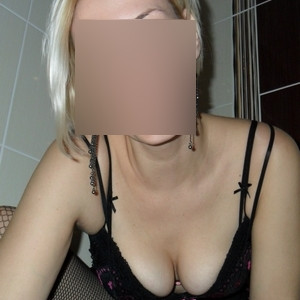 Coquine blonde de Brest pour rencontre éphémère