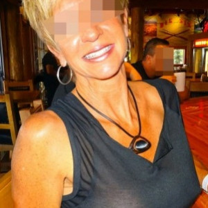 Grosse femme cougar ouverte pour plan Q à Chambéry