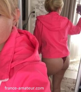Blonde mature de Toulouse aux jolies fesses cherche un homme