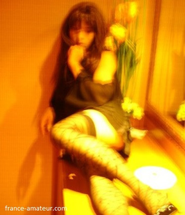 Travesti sur Nice cherche à jouer au coquin soumis