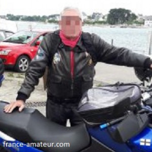 Motard avec sa belle kawette sur Bordeaux pour rencontre adulte