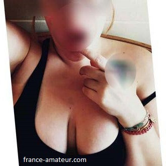 Femme aux beaux nénés sur Caen pour rencontre en semaine