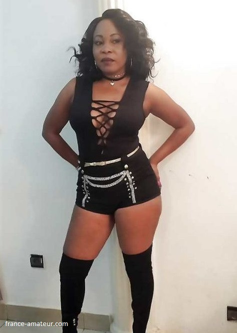 Tigresse et dominatrice black pour rencontre à Aubervilliers (93)