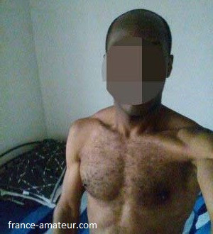 Homme novice en relation libertine cherche une partenaire à Nîmes