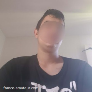 Mec de 27 ans cherche une meuf libertine sur Metz