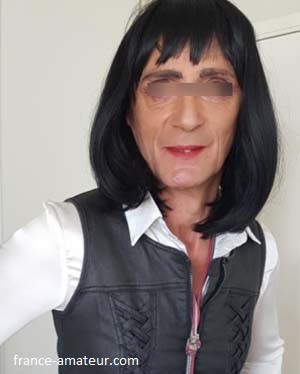 Travesti de 50 ans à Aulnay-sous-Bois adore les jeunes coquins gays