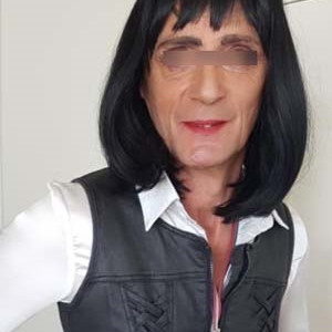 Travesti de 50 ans à Aulnay-sous-Bois adore les jeunes coquins gays