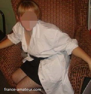 Jeune blonde cherche son sexfriend à Lille