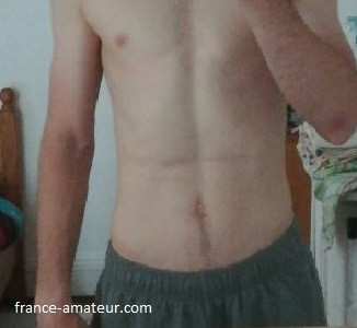 Gay efféminé de Bordeaux recherche un homme mature