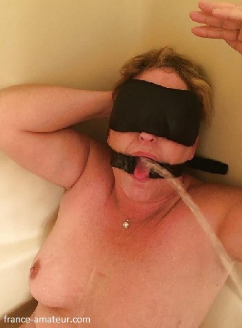 Soumise en BDSM et rencontre possible sur Albertville
