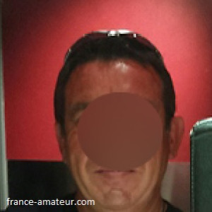 Homme mature pour une belle aventure libertine à Rezé avec une jeune femme sensuelle