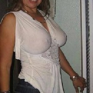 Femme cougar sur Cannes à la pêche aux coquins