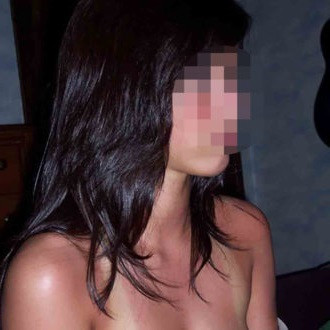 Femme habille de ses mains cherche plan Q à Versailles