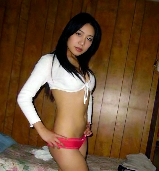 Asiatique mignonne et réservée cherche homme ou couple à Toulouse